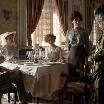 Lady se une a la comida de Doña Teresa en 'Gran Hotel'