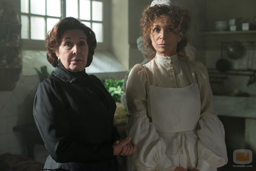 Doña Ángela y su hermana Violeta