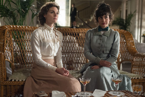 Alicia Alarcón y su amiga Maite