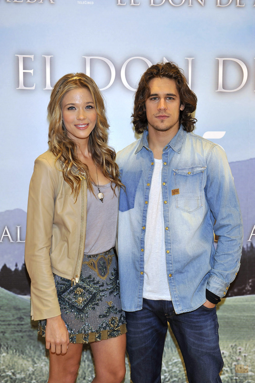 Alba Rivas y Pablo Escudero, personajes de 'El don de Alba'