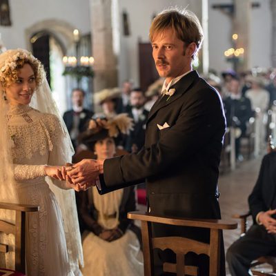 Javier y Laura, personajes de 'Gran Hotel'