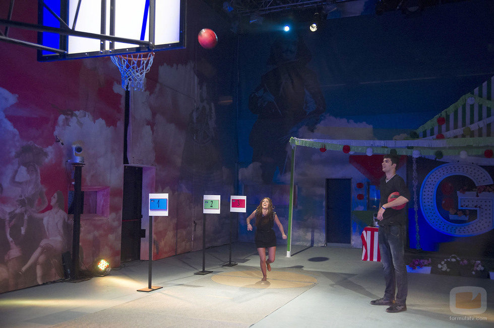 Argi tirando a canasta