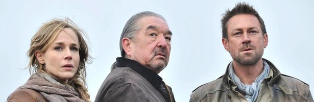 Amanda Rosewater, Rafe McCawley y Joshua Nolan en 'Defiance'