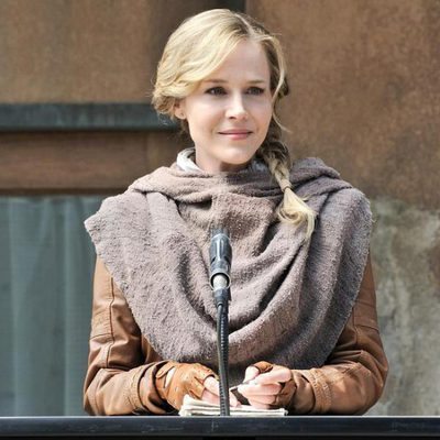 Julie Benz es Amanda Rosewater en 'Defiance'