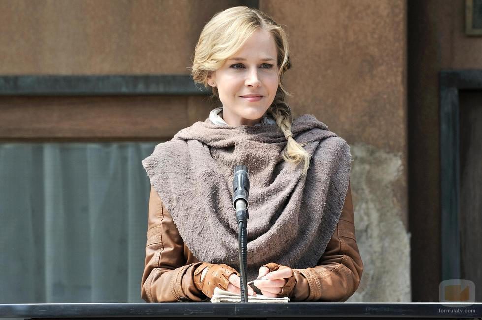 Julie Benz es Amanda Rosewater en 'Defiance'