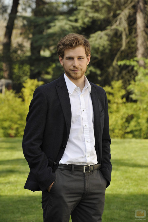 Álvaro Cervantes en 'Hermanos'