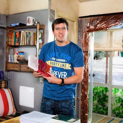 Javier Antón es Roberto en la segunda temporada de 'Con el culo al aire'