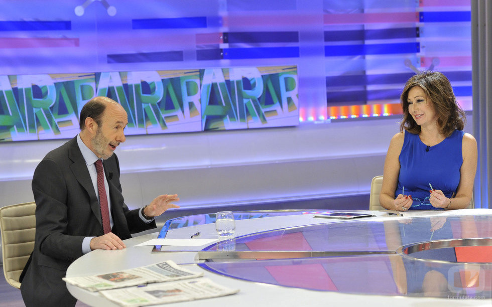 Alfredo Pérez Rubalcaba respondiendo a las preguntas de Ana Rosa Quintana