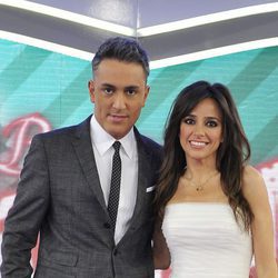 Kiko Hernández y Carmen Alcayde en el plató de 'Las bodas de Sálvame'