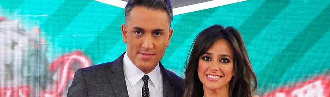 Kiko Hernández y Carmen Alcayde en el plató de 'Las bodas de Sálvame'