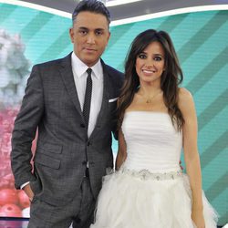 Kiko Hernández y Carmen Alcayde, presentadores de 'Las bodas de Sálvame' 