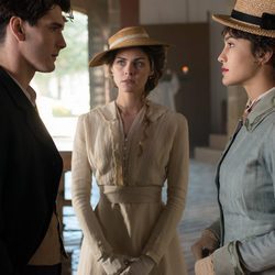 Julio y Maite ante la mirada de Alicia