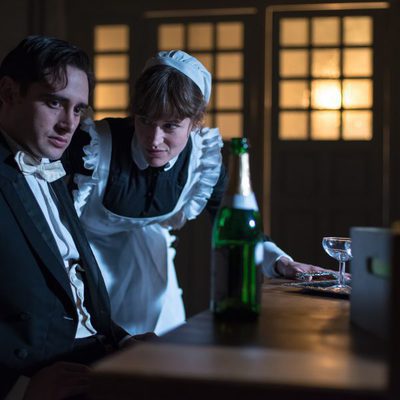 Belén encuentra borracho a Andrés en el nuevo capítulo de 'Gran Hotel'