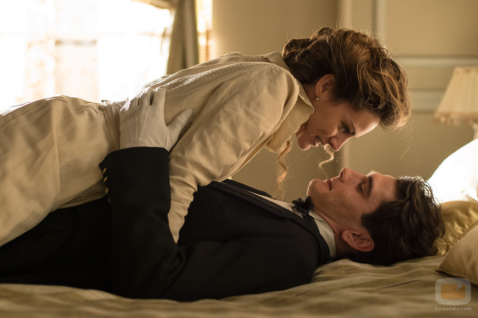 Alicia Alarcón y Julio Olmedo en la cama