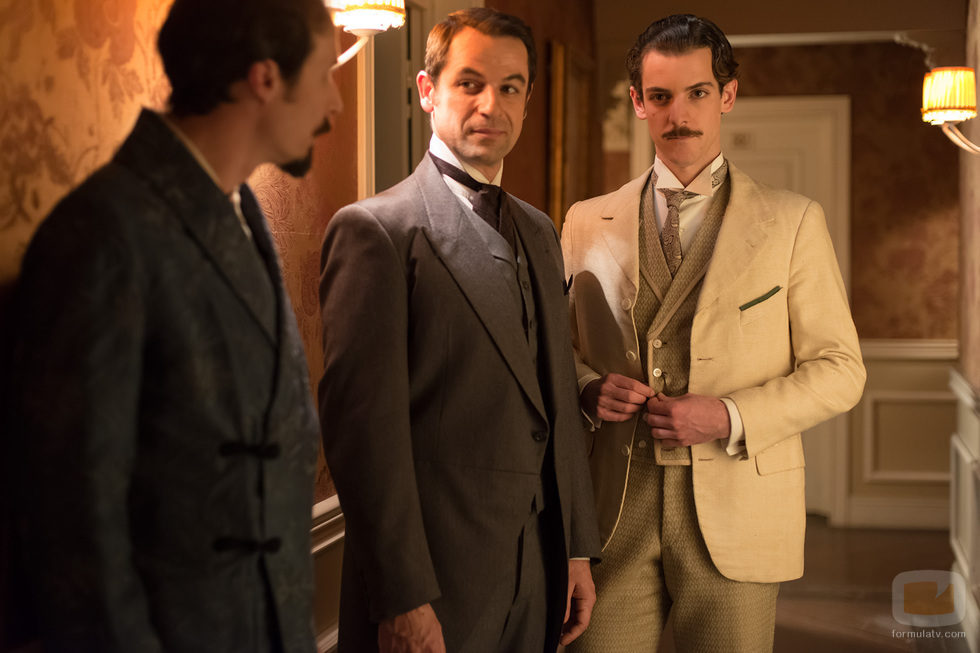 El rey Alfonso XII en los pasillos del Gran Hotel