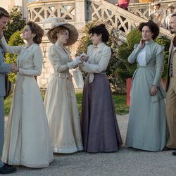 Javier Alarcón y Laura llegan al Gran Hotel tras el viaje de novios