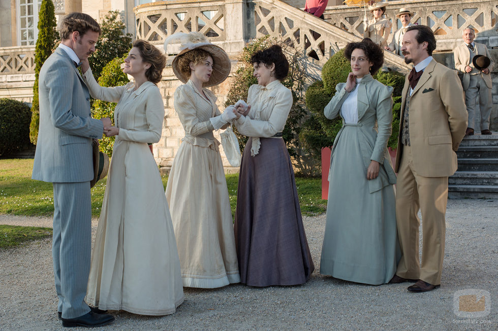 Javier Alarcón y Laura llegan al Gran Hotel tras el viaje de novios