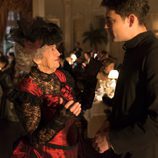 El padre Grau dialogando con Lady