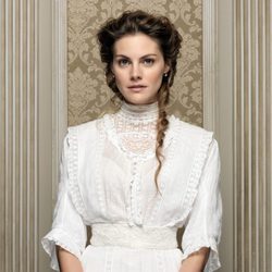 Amaia Salamanca es Alicia Alarcón en 'Gran Hotel'