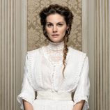 Amaia Salamanca da vida a Alicia Alarcón en 'Gran Hotel'