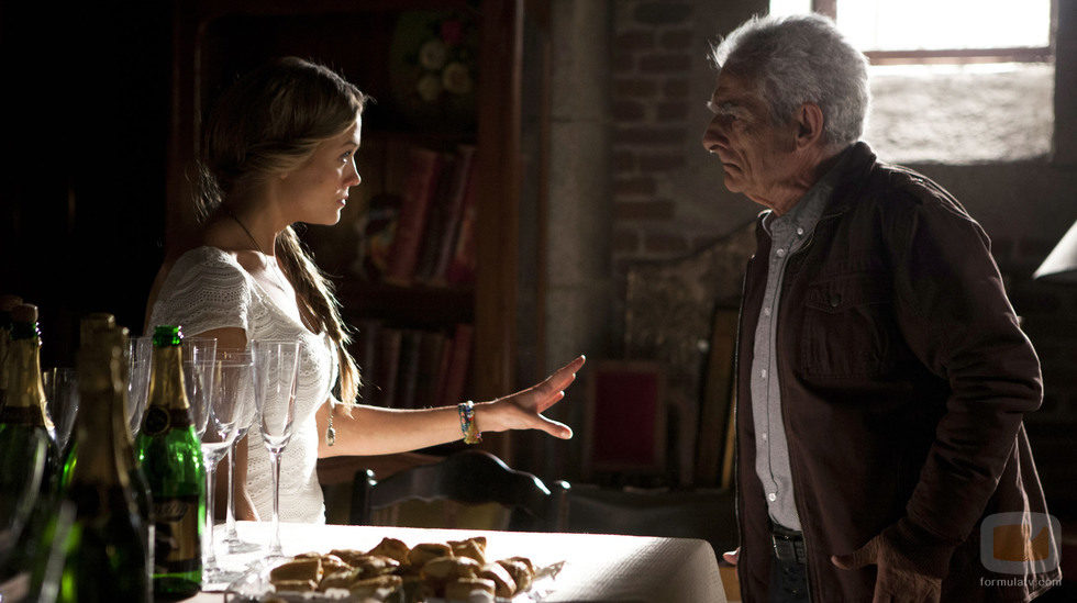 Alba Rivas dialoga con un nuevo personaje de 'El don de Alba'