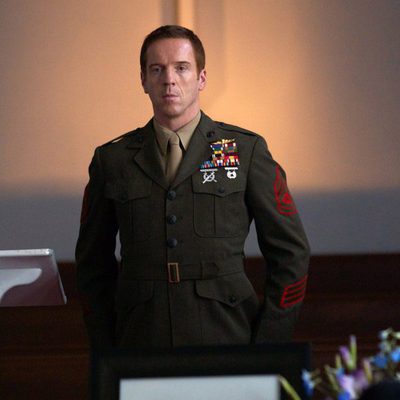 Nicholas Brody en el funeral de uno de sus compañeros