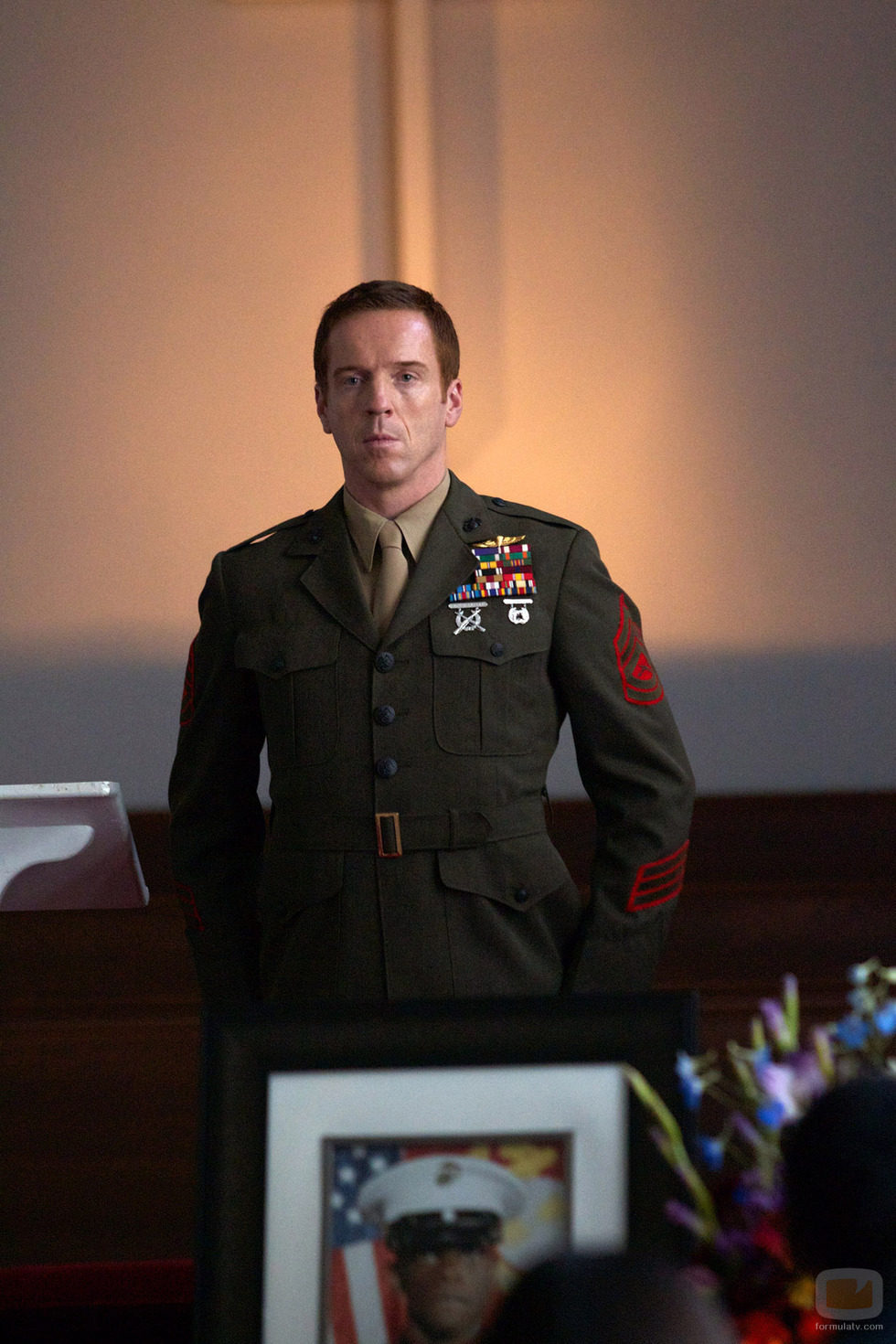 Nicholas Brody en el funeral de uno de sus compañeros