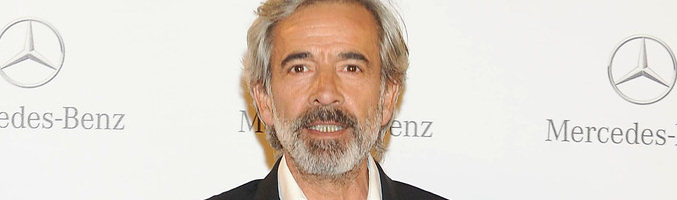 Imanol Arias en la alfombra roja de los Premios Iris 2013