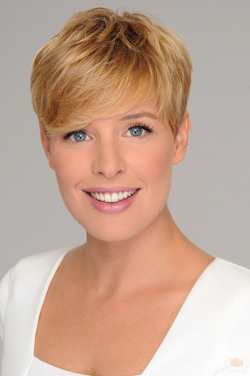 Tania Llasera, presentadora de 'Summer Show 2013: la moda que viene'