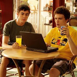 Javi y Dani pretenden conseguir donaciones con una página web