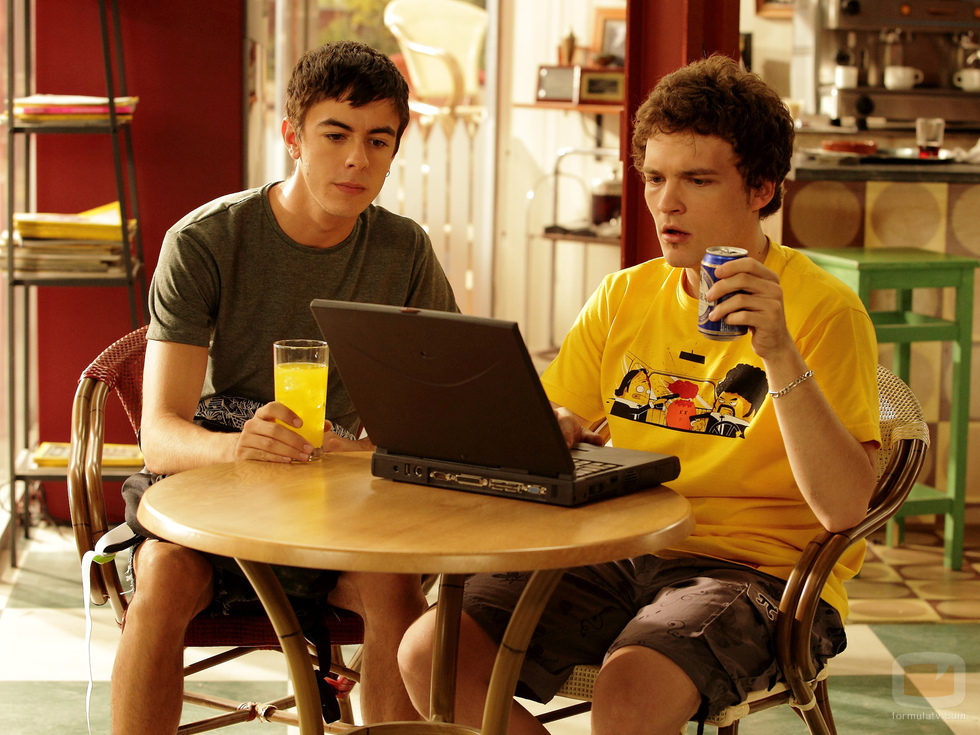 Javi y Dani pretenden conseguir donaciones con una página web