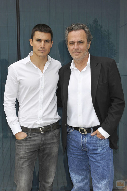 Álex González y José Coronado en la rueda de prensa de 'El Príncipe'