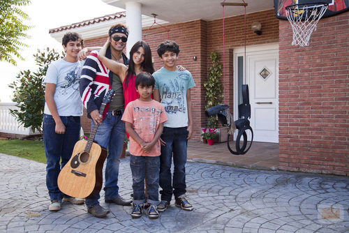 Familia del cantante Coyote Dax, participante de 'Me cambio de familia'