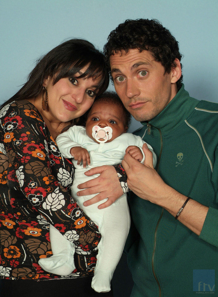 Pepa Rús, Paco León y su bebé en la serie 'Aída'