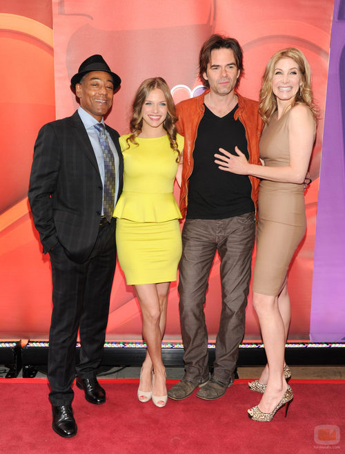 El reparto de 'Revolution' en los Upfronts 2013 de NBC