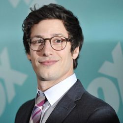 Andy Samberg presenta 'Brooklyn Nine-Nine' en los Upfronts 2013 de Fox