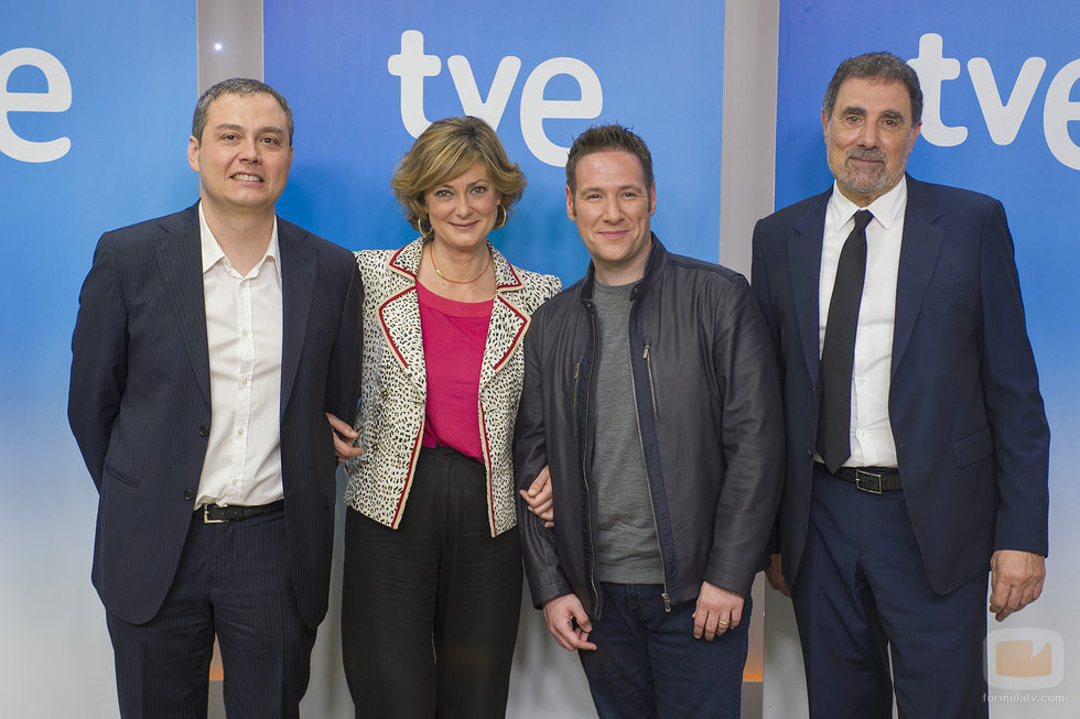 Ricardo Villa, Montse Abad, Carlos Latre y Toni Cruz, en la presentación de 'Letris'