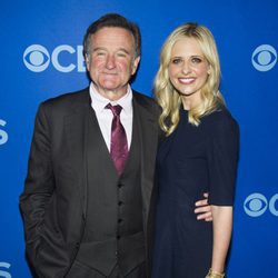 Robin Williams y Sarah Michelle Gellar en los Upfronts 2013 de CBS