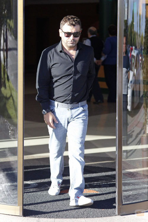 Jorge Javier Vázquez en el tanatorio de Mario Biondo