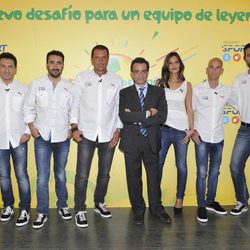 J.J. Santos con el equipo del Área de Deportes de Mediaset España en la presentación de la Copa FIFA