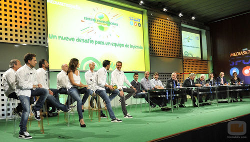 El equipo de profesionales de Mediaset España y representantes del fútbol español en la presentación de la Copa FIFA
