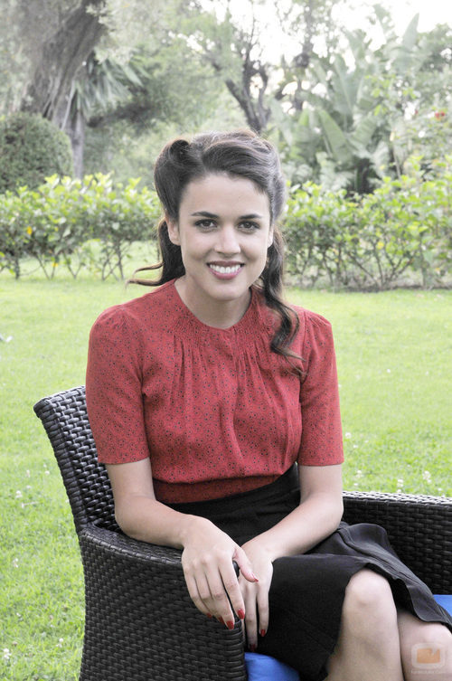 Adriana Ugarte es Sira Quiroga en 'El tiempo entre costuras'