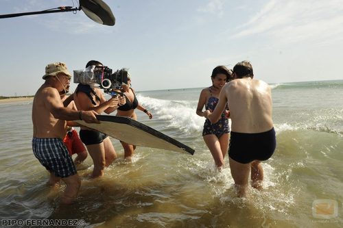 Adriana Ugarte en el rodaje de una escena de 'El tiempo entre costuras'