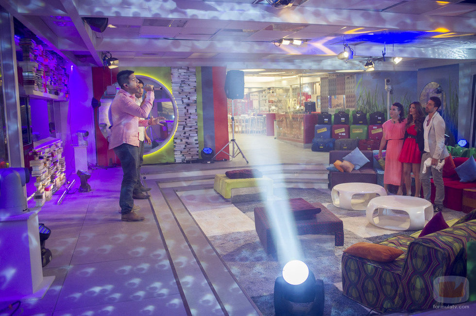 Cali y el Dandee actúan en la casa de 'Gran Hermano catorce'