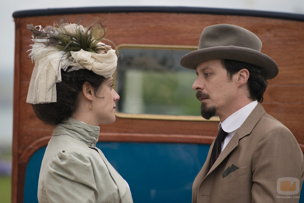 Luz Valdenebro y Fele Martínez en 'Gran Hotel'