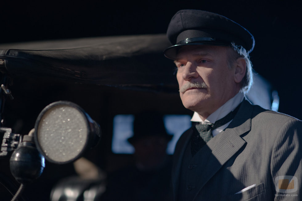 Lluís Homar es Jesús Cisneros en la tercera temporada de 'Gran Hotel'