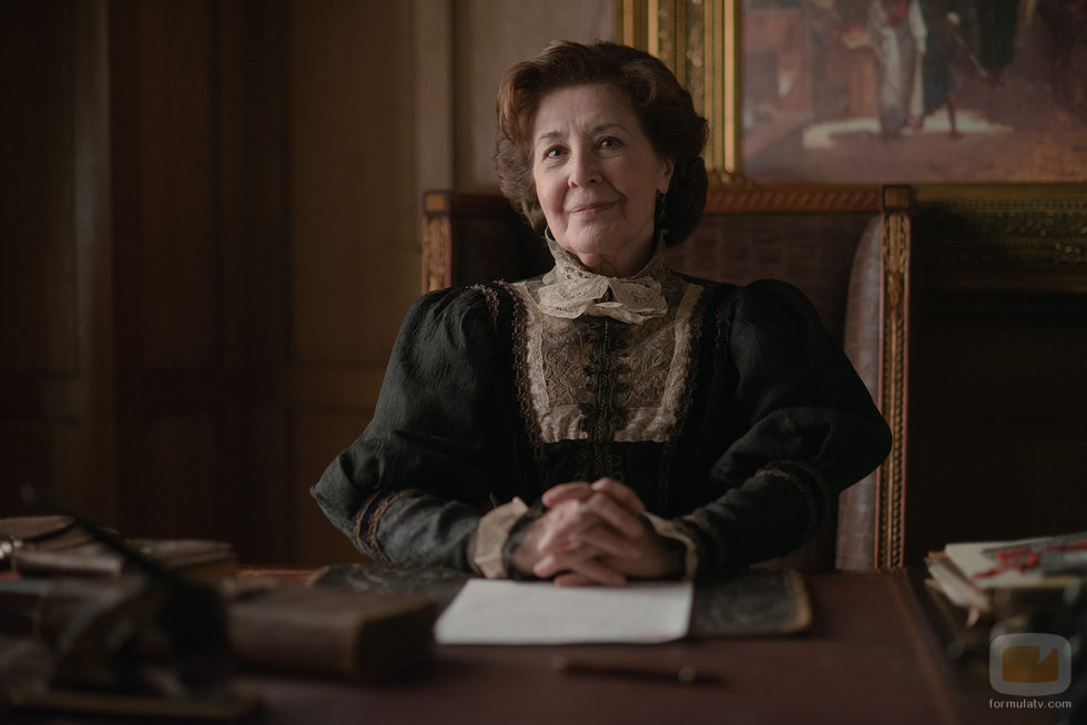 Concha Velasco es Ángela Salinas en 'Gran Hotel'