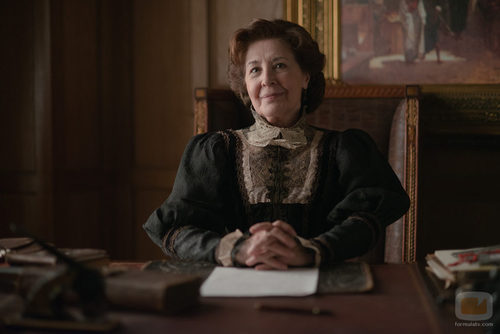 Concha Velasco es Ángela Salinas en 'Gran Hotel'