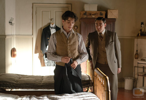 Yon González y Llorenç González en el desenlace de 'Gran Hotel'