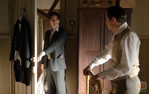 Yon González y Llorenç González en el último episodio de 'Gran Hotel'